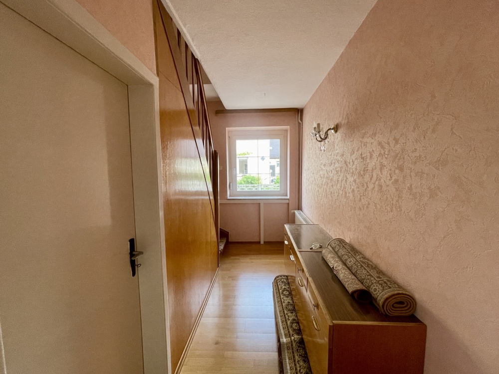 Durchgang zum Keller und ins Obergeschoss
