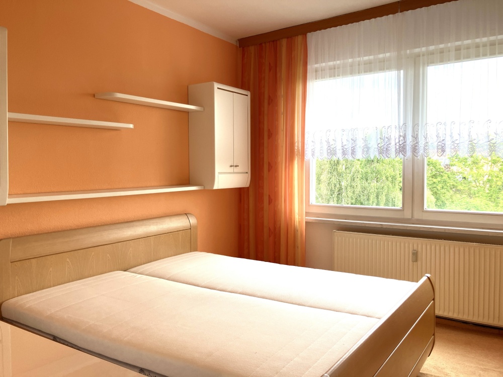 Lichtdurchflutetes Schlafzimmer