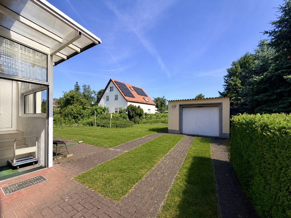 Eingang und Garage