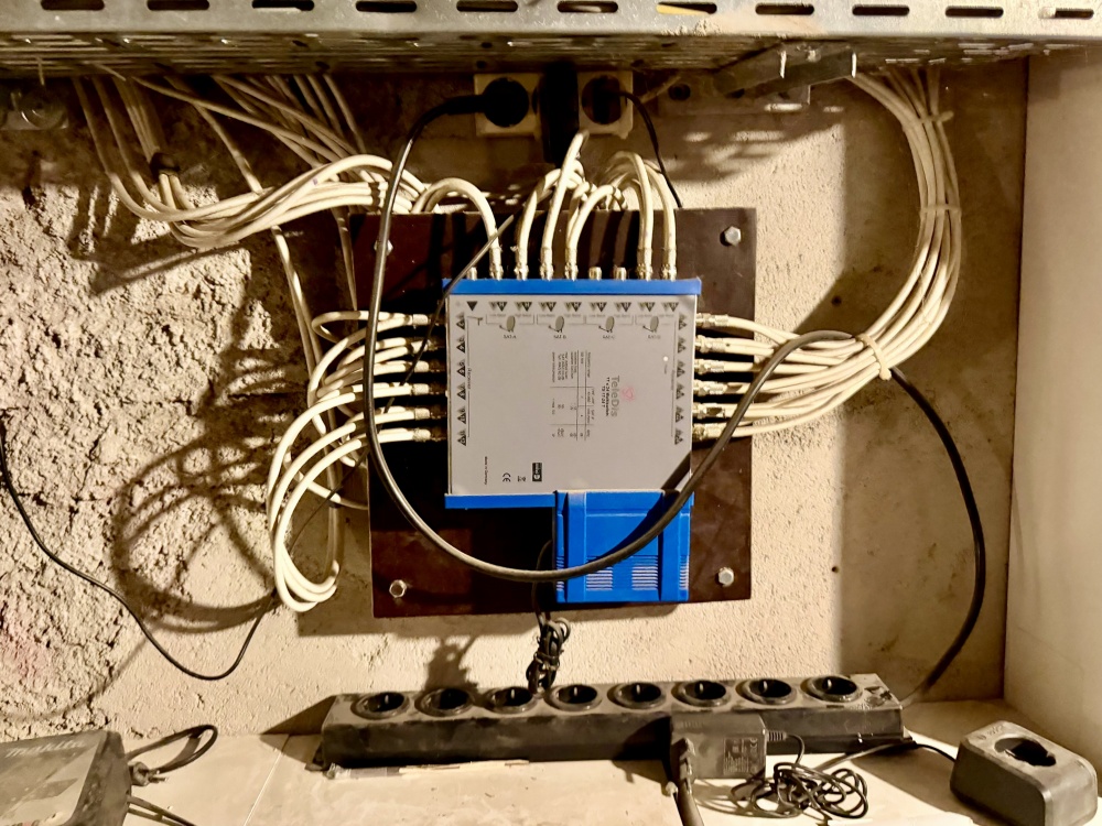 Satelit