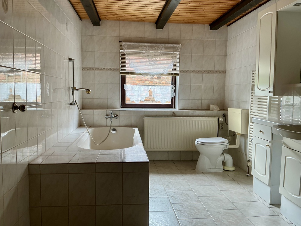 Bad mit Wanne OG