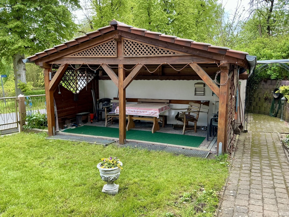 Sitzecke mit Carport