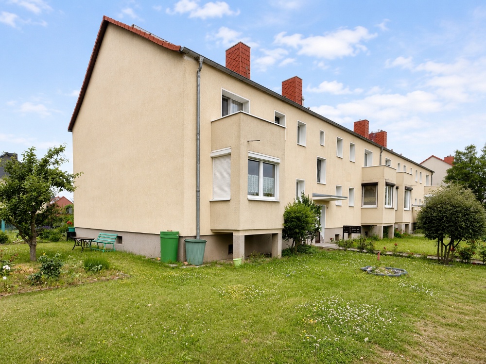 Schrägansicht Wohnhaus Eingang 21
