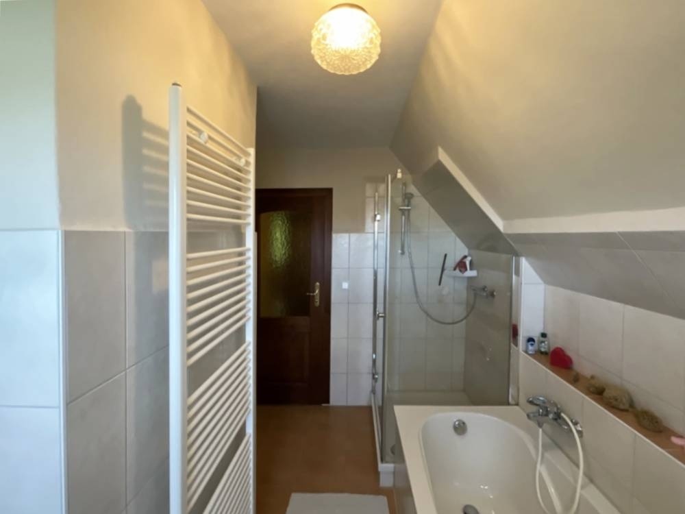 Bad mit Badewanne