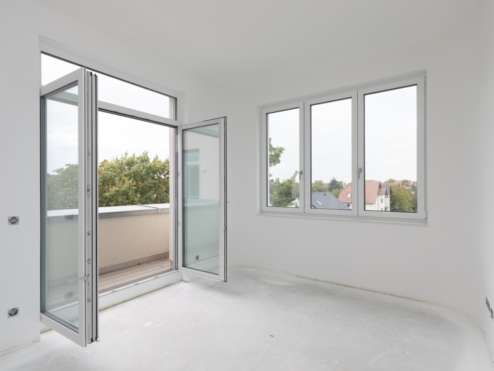 Esszimmer und Zugang zum Balkon