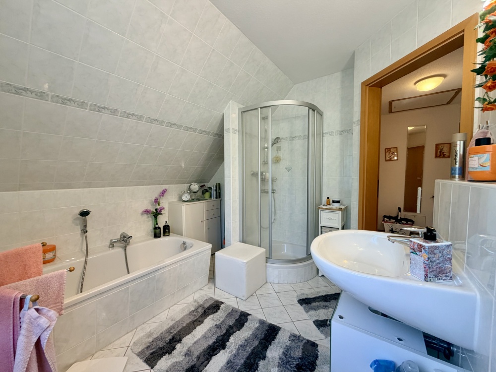 Voll ausgestattetes Badezimmer