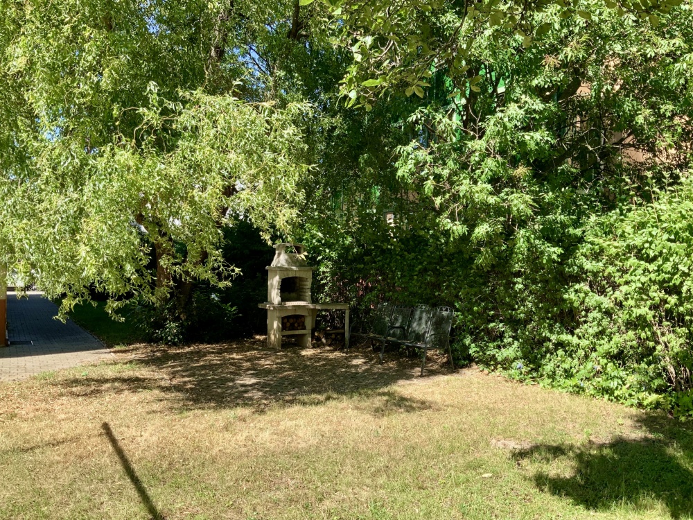 Sitzecke mit Gartenkamin