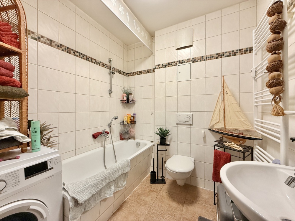 Bad mit Wanne