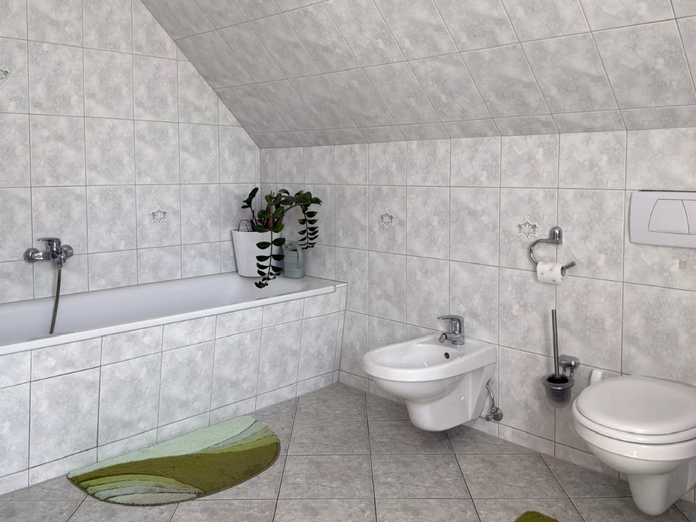 Badezimmer im Obergeschoss