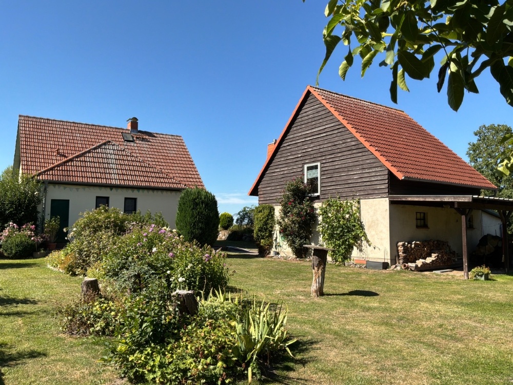 Haus und Nebengelass hofseitig
