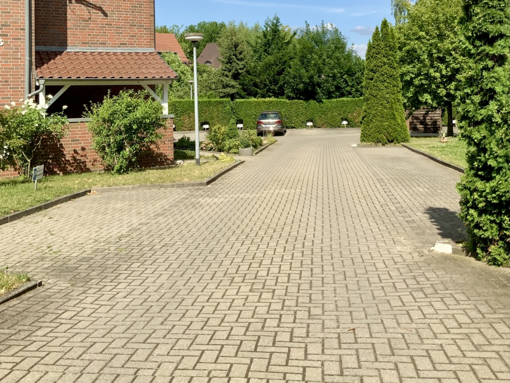 Stellflächen vor dem Haus