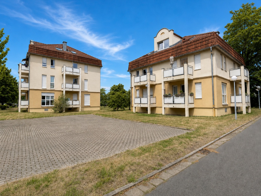 Stellplätze hinter dem Haus