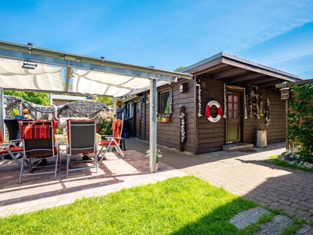 Terrasse mit Sonnenschutz
