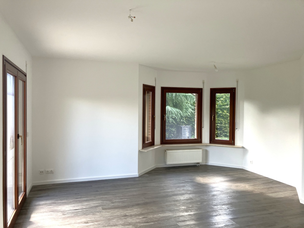 großzügiges Wohnzimmer