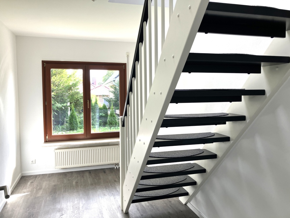 Arbeitszimmer mit Zugang zum Dachgeschoss