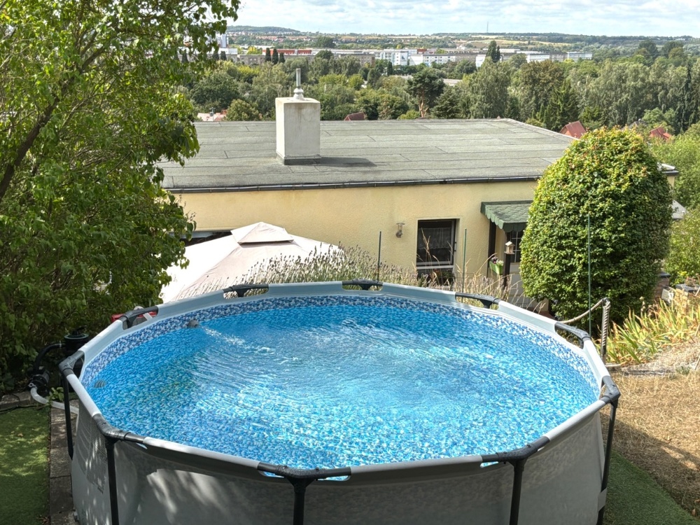 Pool im Garten