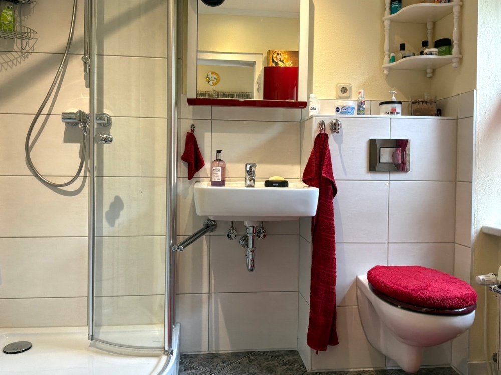 zweites Badezimmer im Obergeschoss