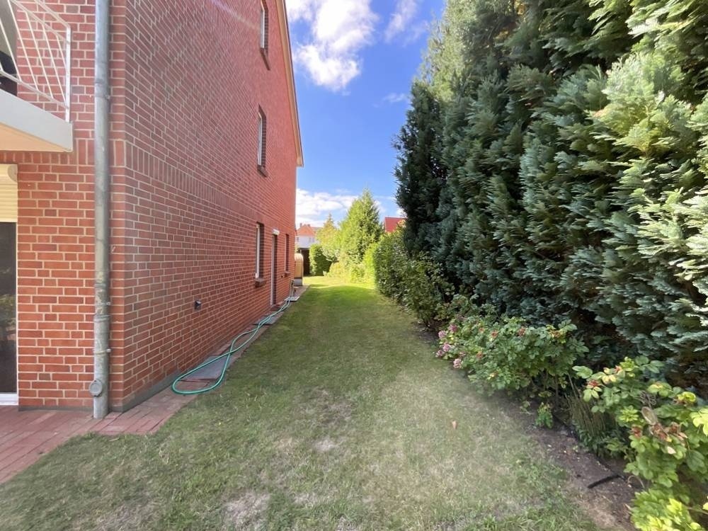 seitlicher Zugang in den Garten