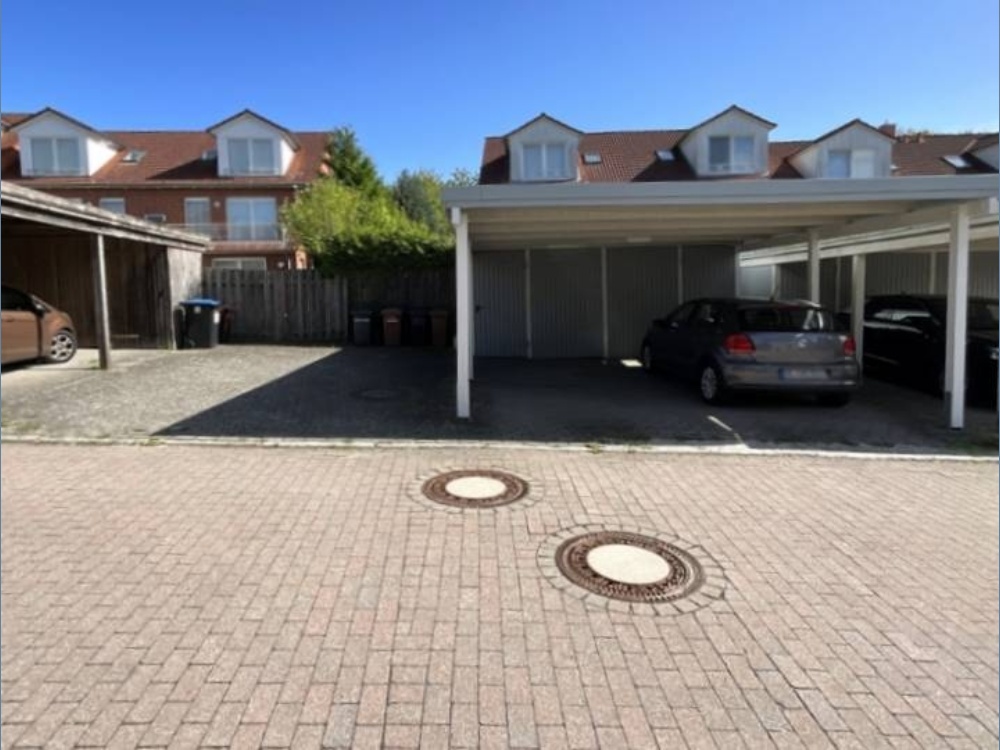 Blick in den Carport