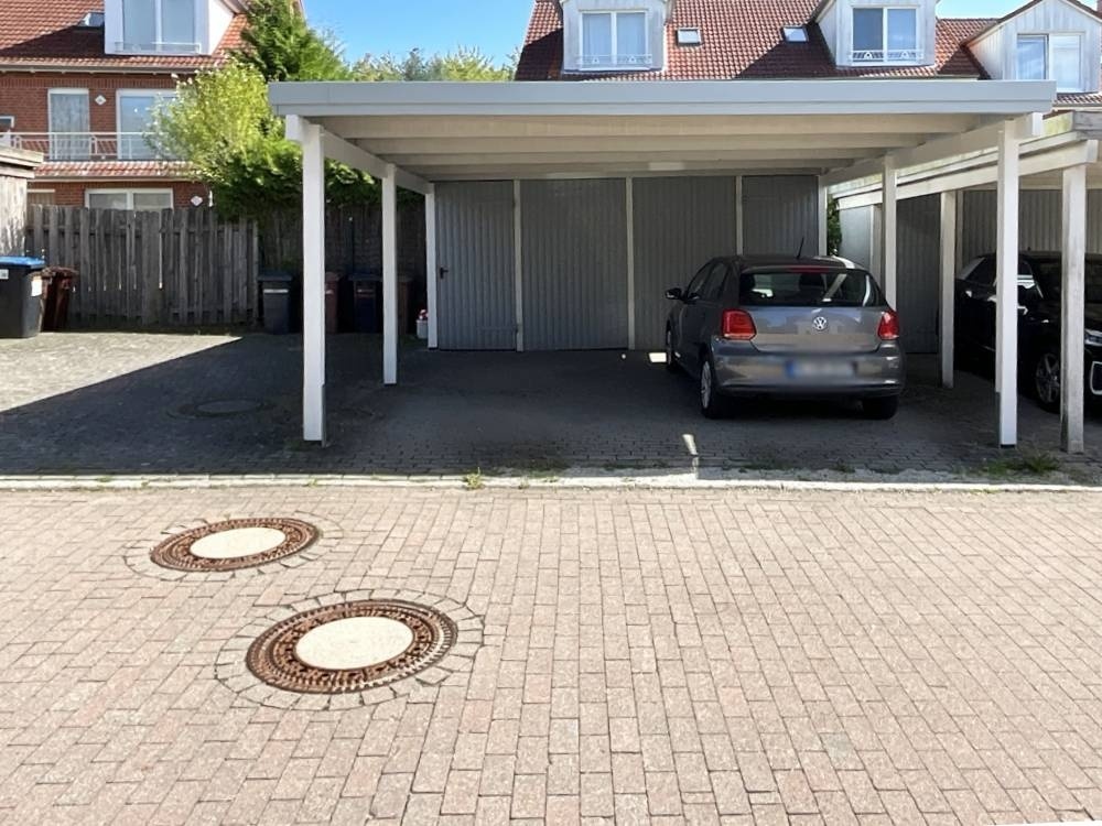 Carport mit Zugang in den Garten 