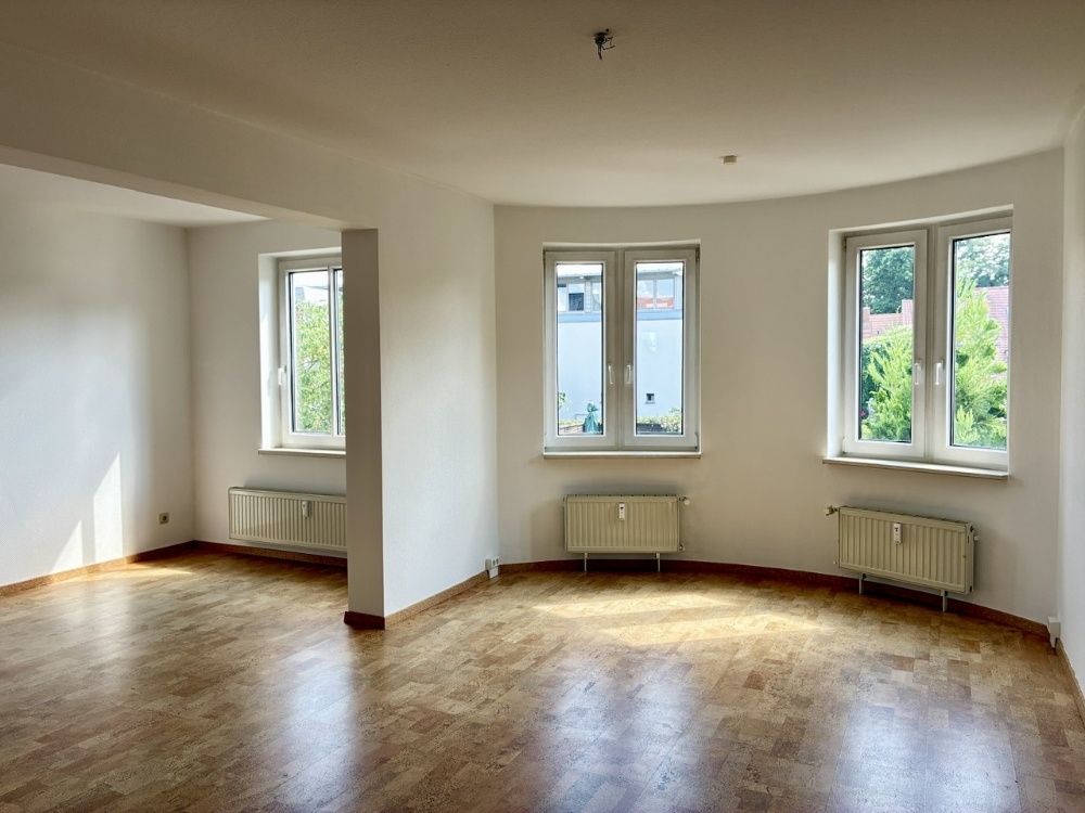 Wohnzimmer Wohnung 2 mit Erker
