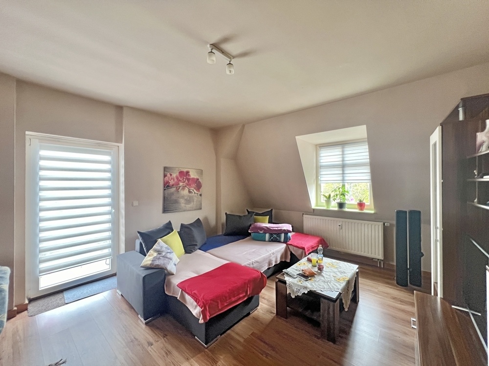 Wohnzimmer/Schlafzimmer mit Balkonzugang