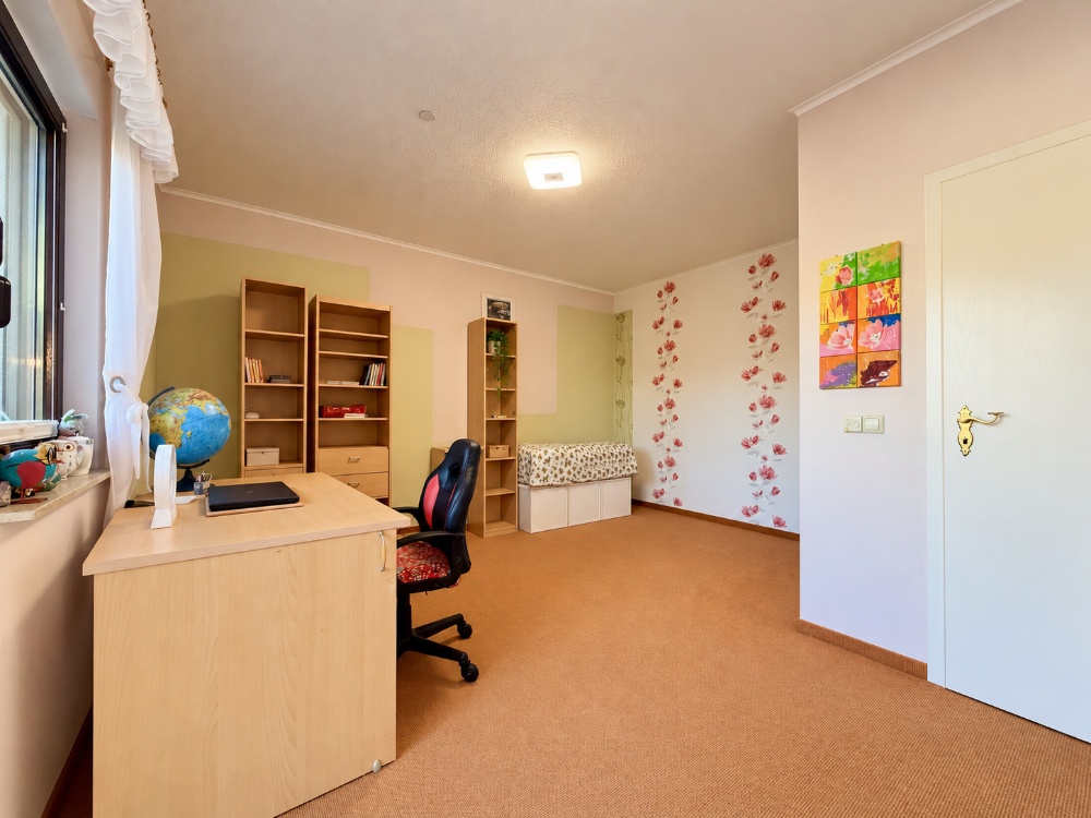 Großes Kinderzimmer