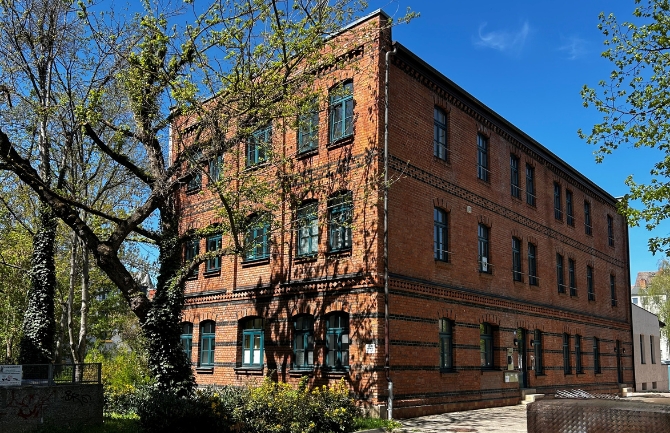 Halle Außenansicht